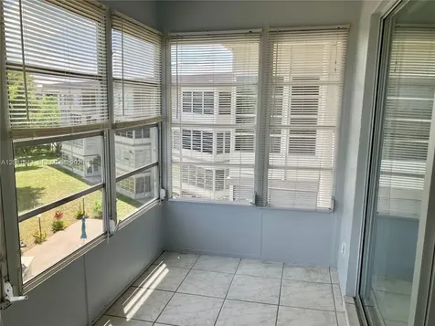 2801 NW 47th Terrace Lauderdale Lakes FL 33313