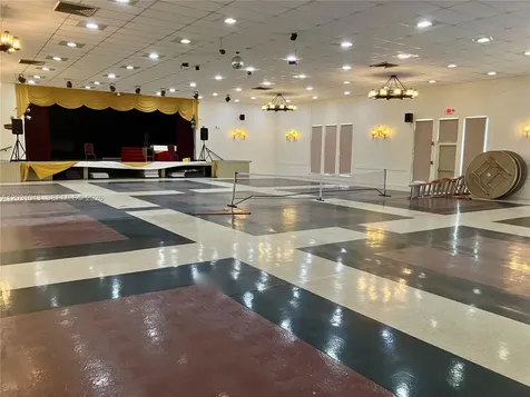 2801 NW 47th Terrace Lauderdale Lakes FL 33313