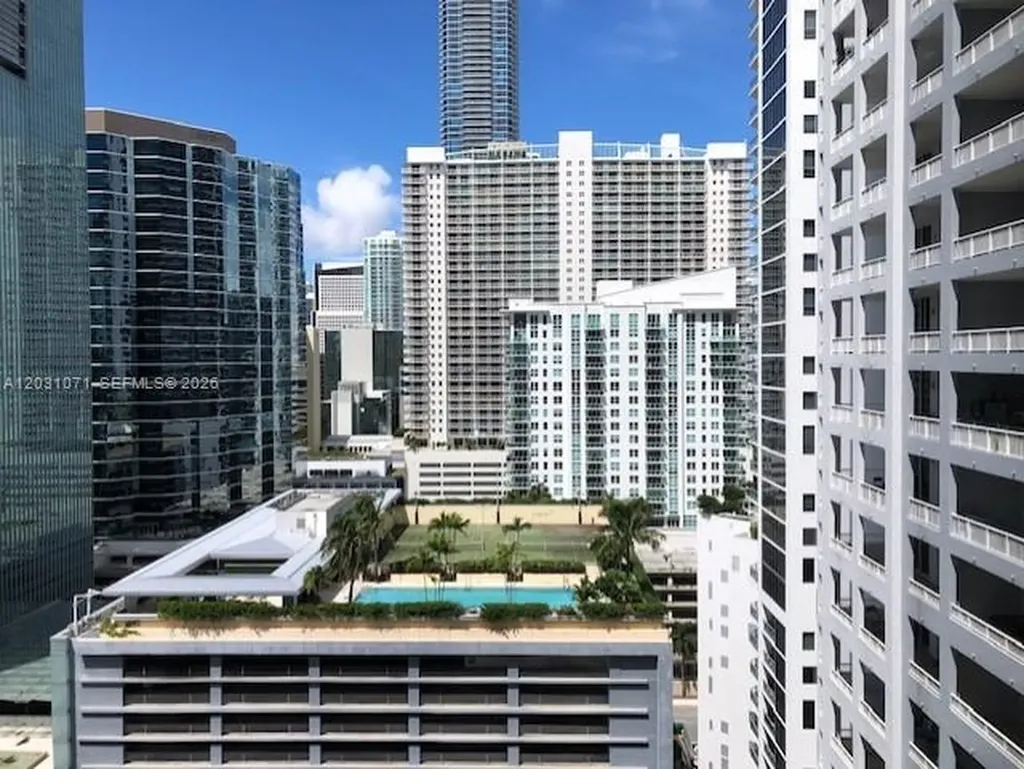 185 SE 14th Terrace Miami FL 33131