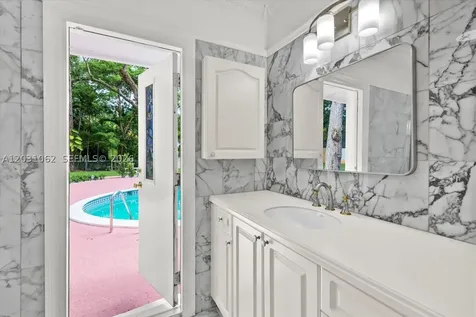 2850 Natoma Street Miami FL 33133