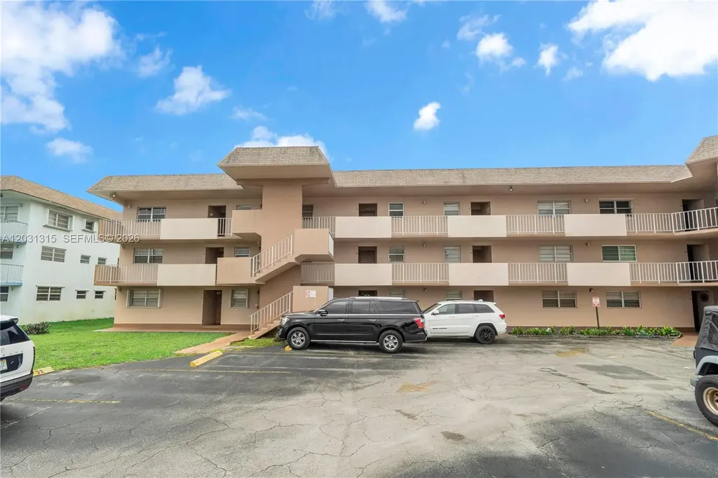 1200 Tallwood Avenue Hollywood FL 33021