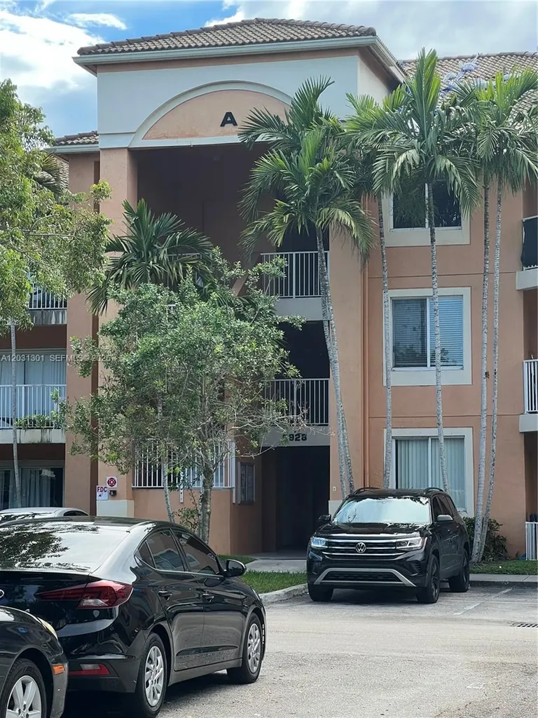 6928 SW 39th Street Davie FL 33314