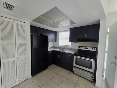 101 NE 41st Street Oakland Park FL 33334