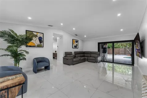 15842 SW 105th Street Miami FL 33196