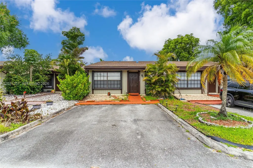 2330 Plum Court Pembroke Pines FL 33026