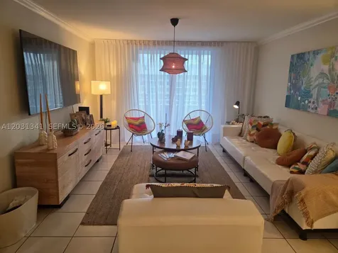 5555 Collins Avenue Miami Beach FL 33140