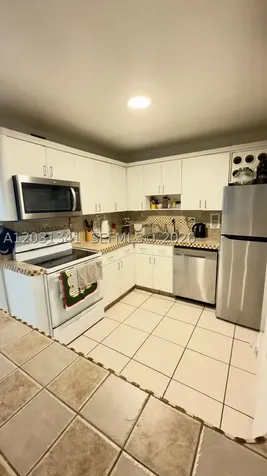 5555 Collins Avenue Miami Beach FL 33140