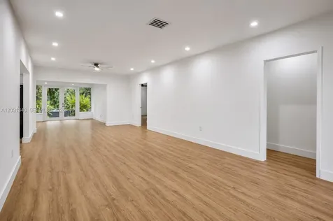 8819 Dickens Avenue Surfside FL 33154