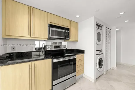 7600 Collins Avenue Miami Beach FL 33141