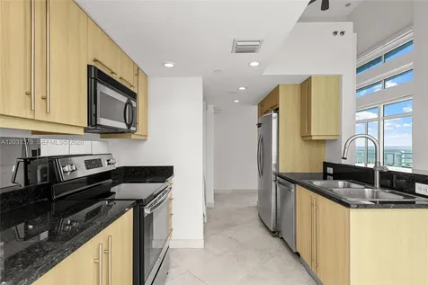 7600 Collins Avenue Miami Beach FL 33141