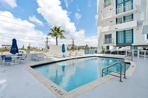 7600 Collins Avenue Miami Beach FL 33141