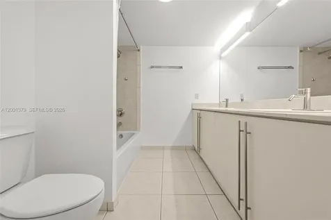 7600 Collins Avenue Miami Beach FL 33141