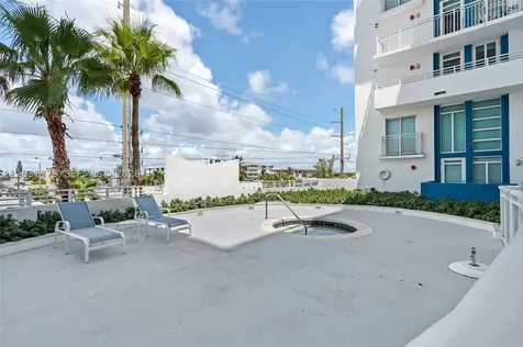 7600 Collins Avenue Miami Beach FL 33141