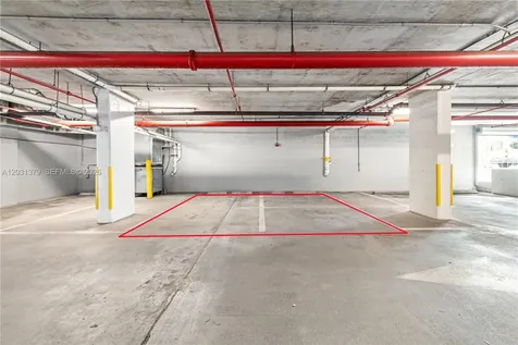 7600 Collins Avenue Miami Beach FL 33141
