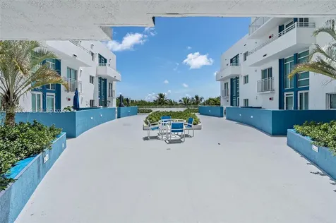 7600 Collins Avenue Miami Beach FL 33141