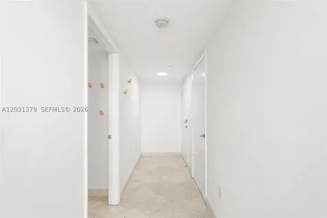 7600 Collins Avenue Miami Beach FL 33141