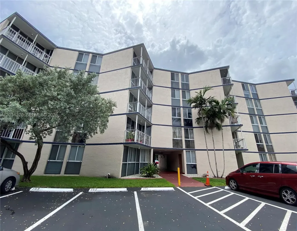 7075 NW 186th Street Hialeah FL 33015