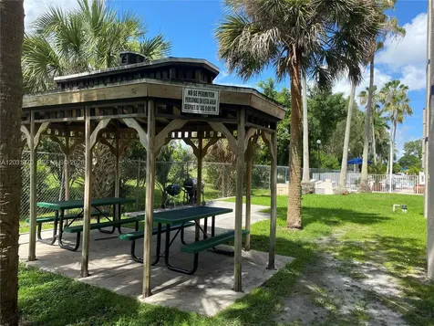 7075 NW 186th Street Hialeah FL 33015