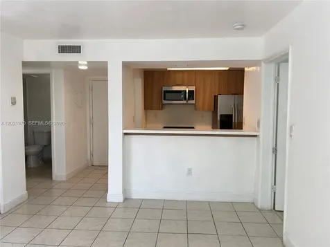 7075 NW 186th Street Hialeah FL 33015