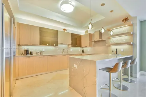 100 S Pointe Drive Miami Beach FL 33139