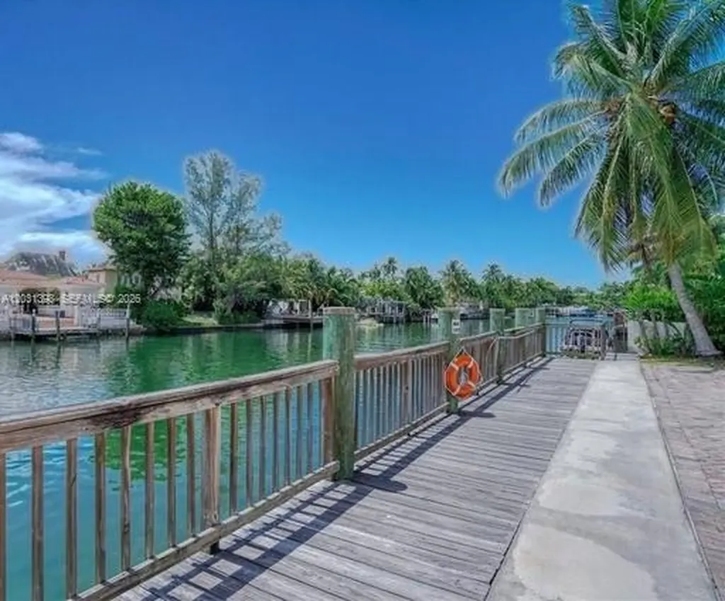 4011 N Meridian Avenue Miami Beach FL 33140