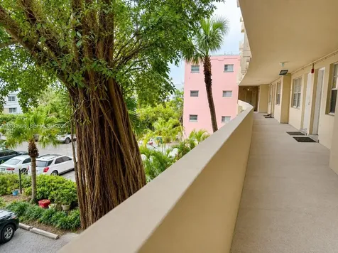 4011 N Meridian Avenue Miami Beach FL 33140