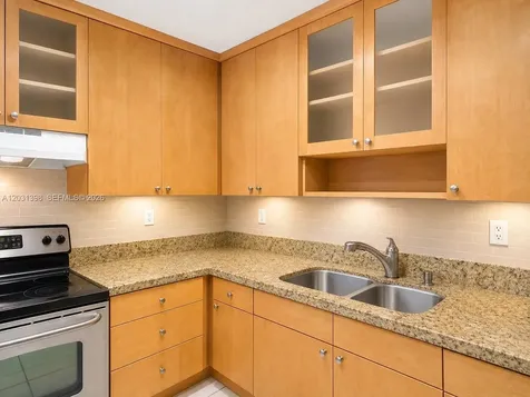 4011 N Meridian Avenue Miami Beach FL 33140