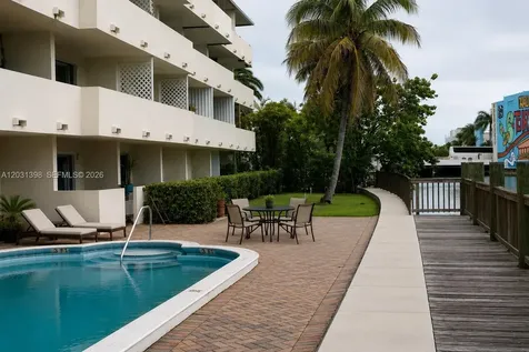 4011 N Meridian Avenue Miami Beach FL 33140