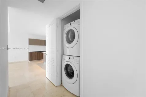68 SE 6th Street Miami FL 33131