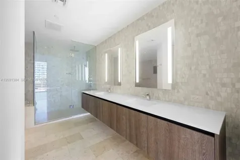 68 SE 6th Street Miami FL 33131