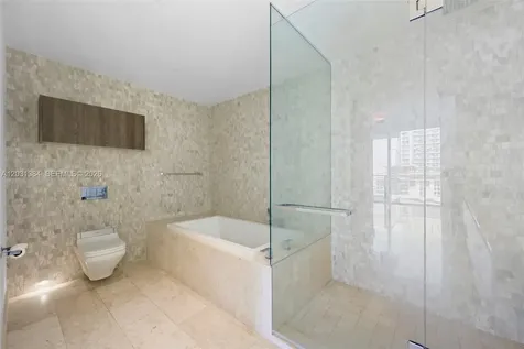 68 SE 6th Street Miami FL 33131