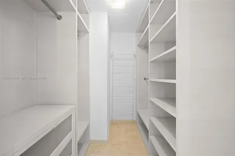 68 SE 6th Street Miami FL 33131