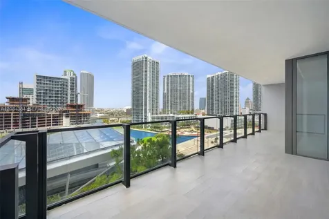 68 SE 6th Street Miami FL 33131