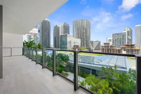 68 SE 6th Street Miami FL 33131