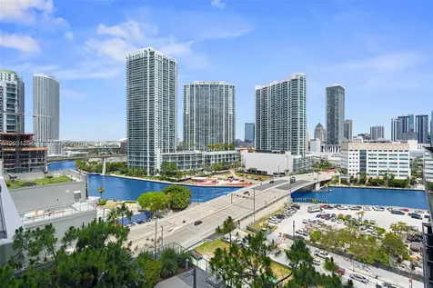 68 SE 6th Street Miami FL 33131