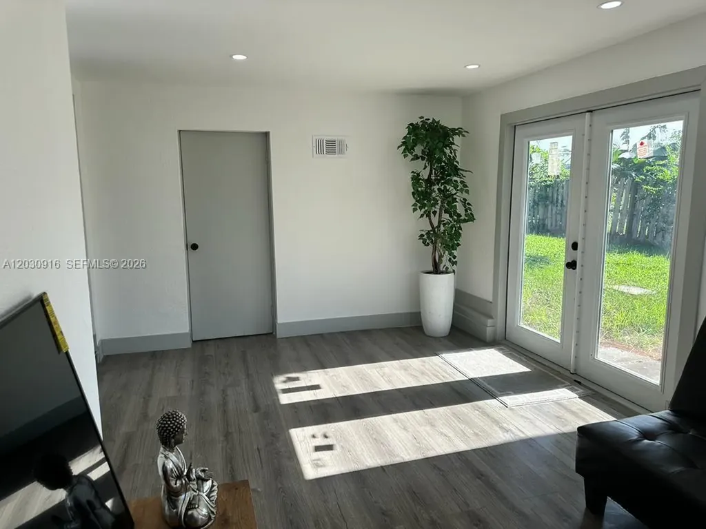 1029 SW 1st Avenue Pompano Beach FL 33060