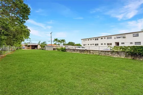 121 SW 71st Avenue Miami FL 33144