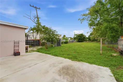 121 SW 71st Avenue Miami FL 33144