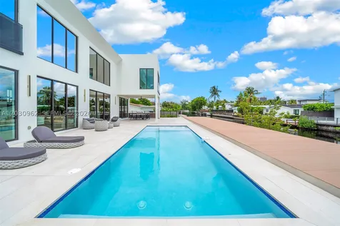 2380 NE 196th Street Miami FL 33180
