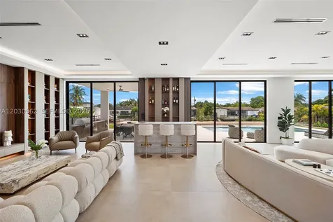 2380 NE 196th Street Miami FL 33180