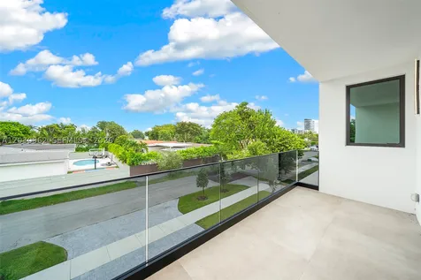 2380 NE 196th Street Miami FL 33180