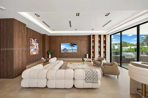 2380 NE 196th Street Miami FL 33180