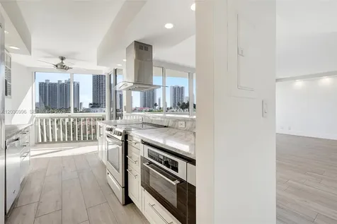 1000 Island Boulevard Aventura FL 33160
