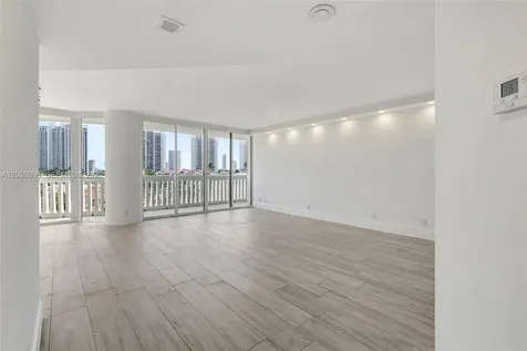 1000 Island Boulevard Aventura FL 33160