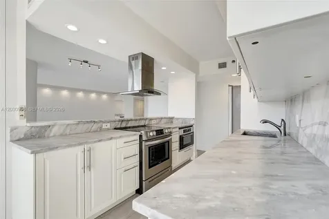 1000 Island Boulevard Aventura FL 33160