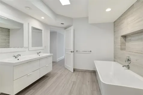 1000 Island Boulevard Aventura FL 33160