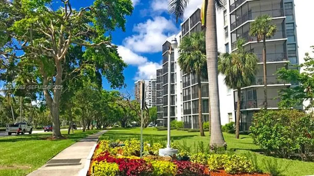 3475 N Country Club Drive Aventura FL 33180