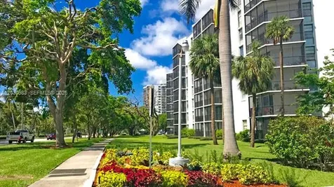 3475 N Country Club Drive Aventura FL 33180
