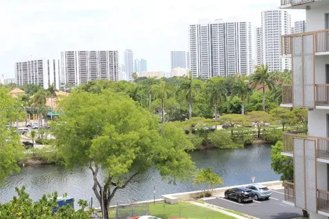 3475 N Country Club Drive Aventura FL 33180