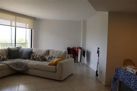 3475 N Country Club Drive Aventura FL 33180